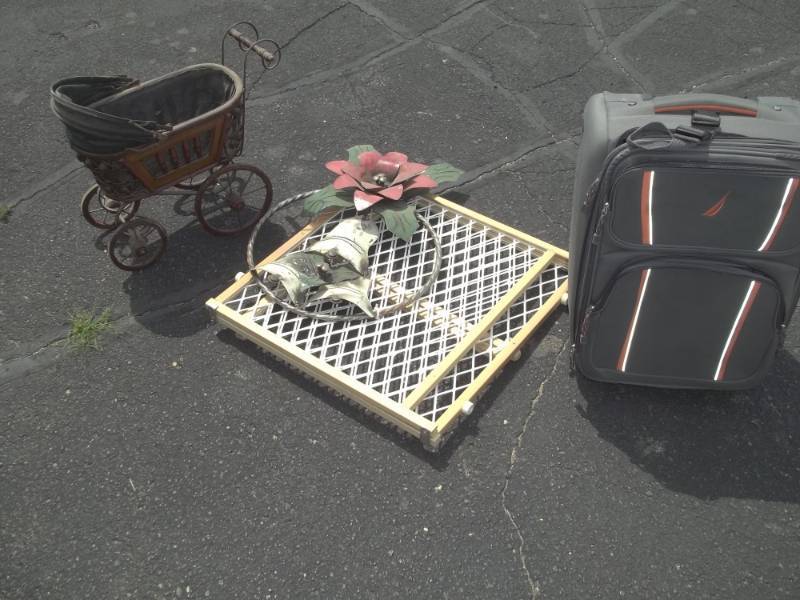 lot 144 image: Suitcase, Child Gate and Dcor