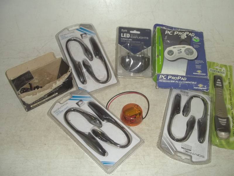 lot 165 image: Book Lights, Strobe Light, Cap Light and Game controller