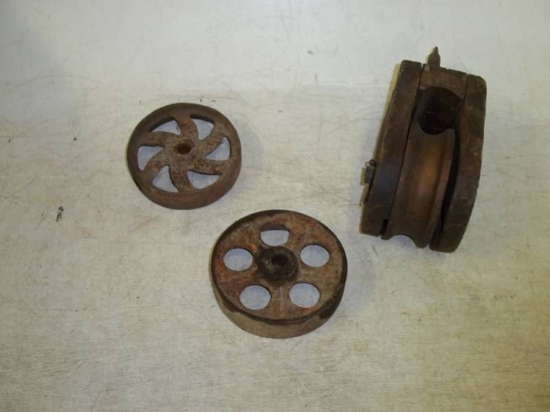 lot 205 image: Pulley and 2 steel Wheels
