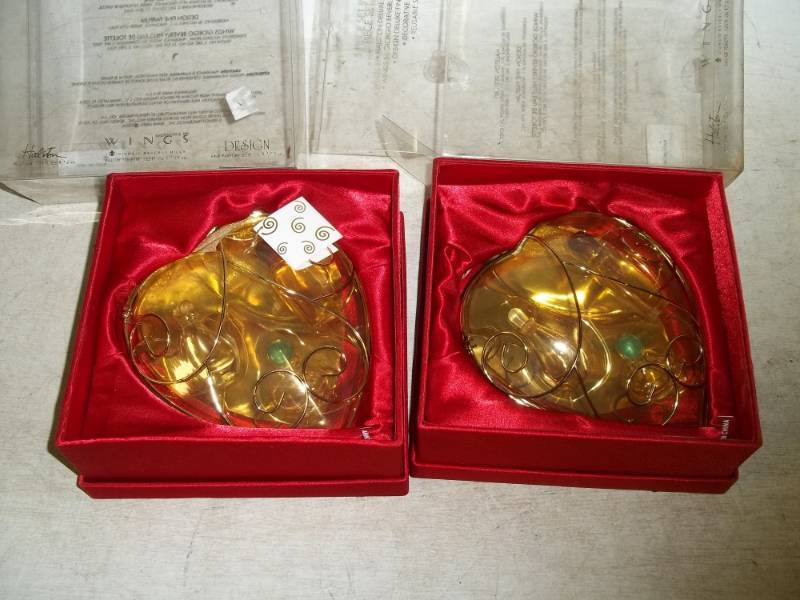 lot 208 image: 2 boxes of perfume