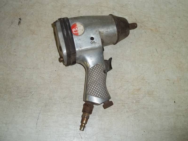 lot 209 image: 12 Air Impact Wrench
