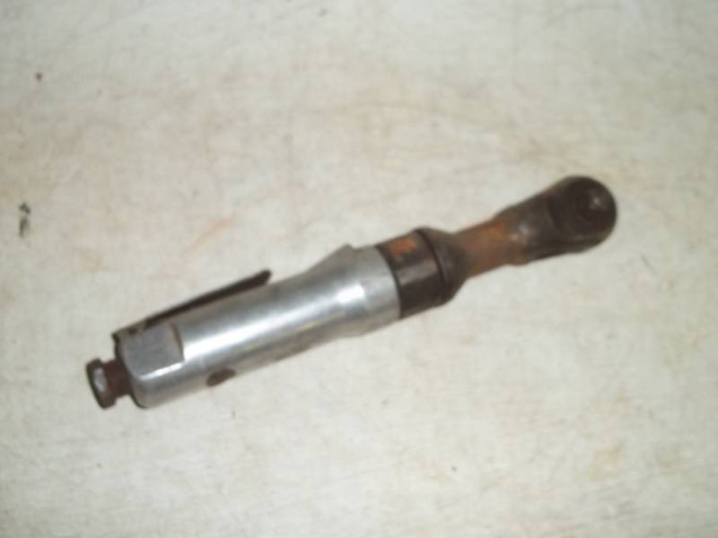 lot 211 image: 38 Air Ratchet Wrench