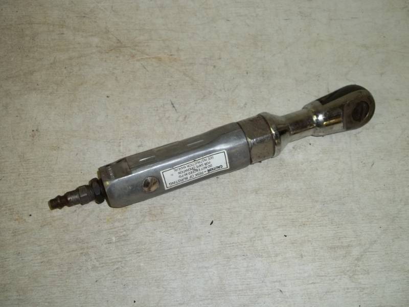 lot 212 image: 38 Air Ratchet Wrench