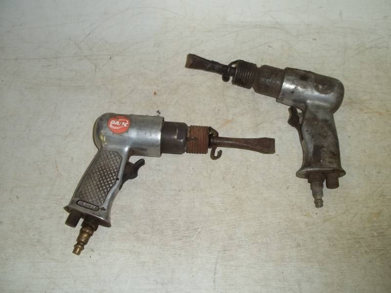 lot 215 image: Pair of Air Chisels