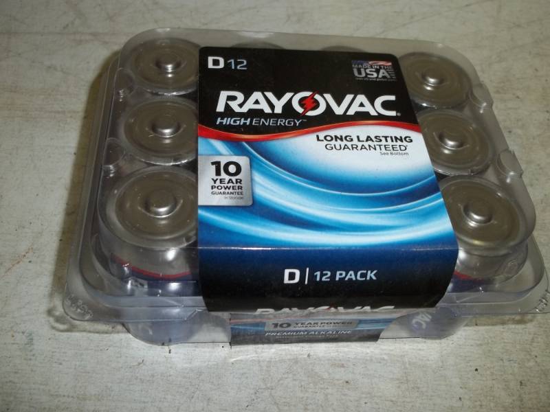 lot 235 image: 12 D Batteries