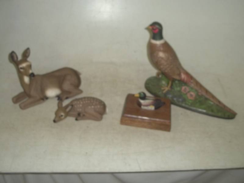lot 240 image: Wildlife Dcor