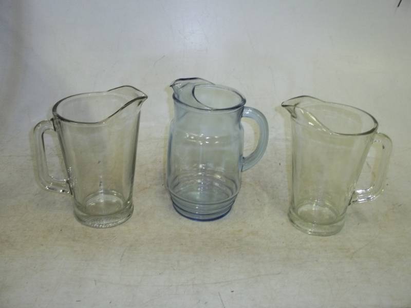 lot 250 image: 3 Glass pictures