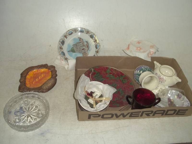 lot 258 image: Vintage Glassware