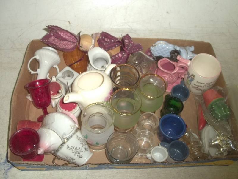 lot 259 image: Vintage Glassware