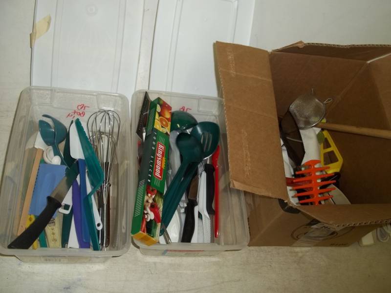 lot 262 image: Kitchen Utensils