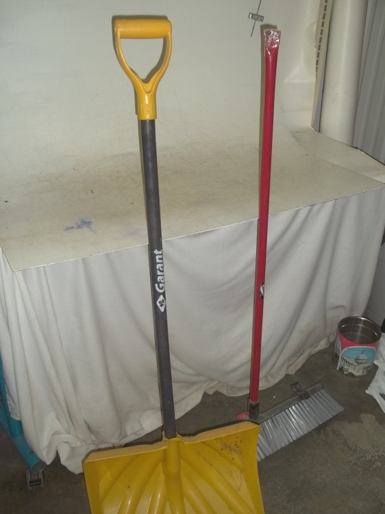 lot 276 image: Snow Shovel and Broom