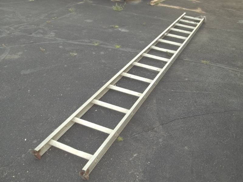 lot 281 image: 14 Aluminum Ladder