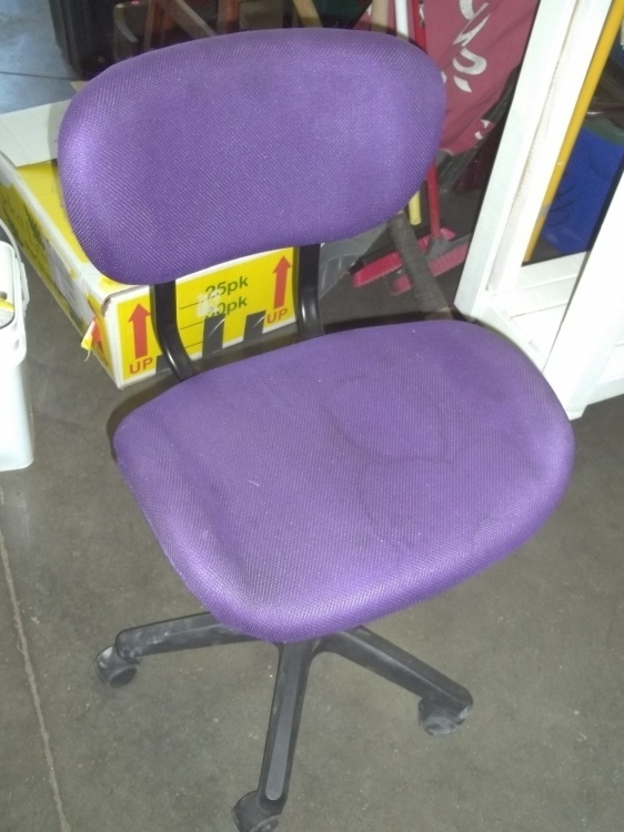 lot 286 image: Purple Office Chair