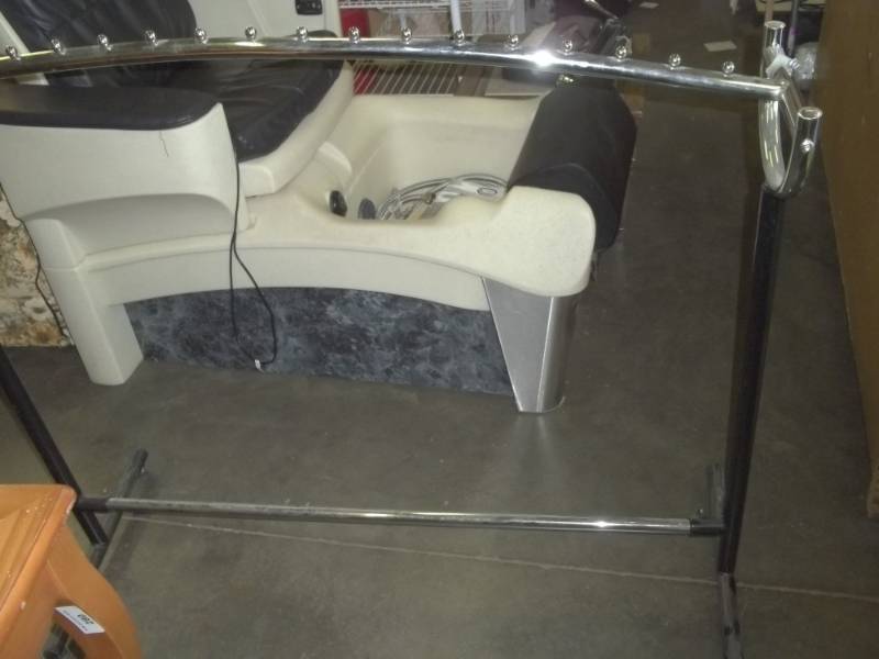 lot 287 image: Metal Cloths Rack
