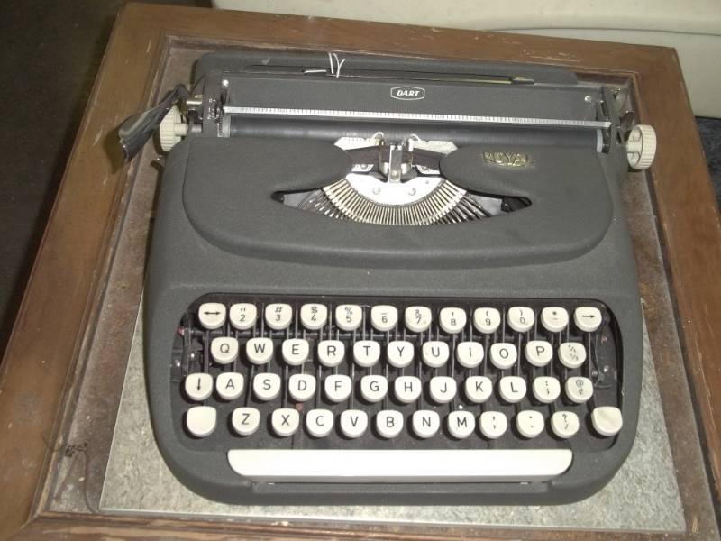 lot 288 image: Vintage Royal Typewriter
