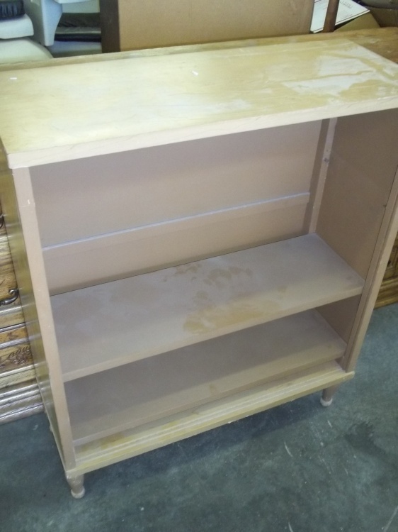 lot 302 image: Shelf