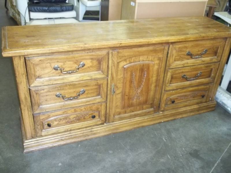 lot 303 image: Large Dresser