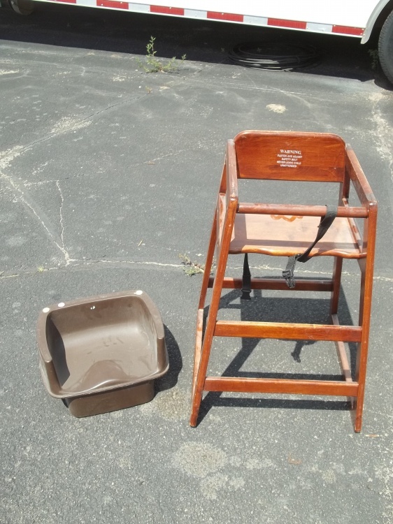 lot 321 image: Booster Seat and High Chair