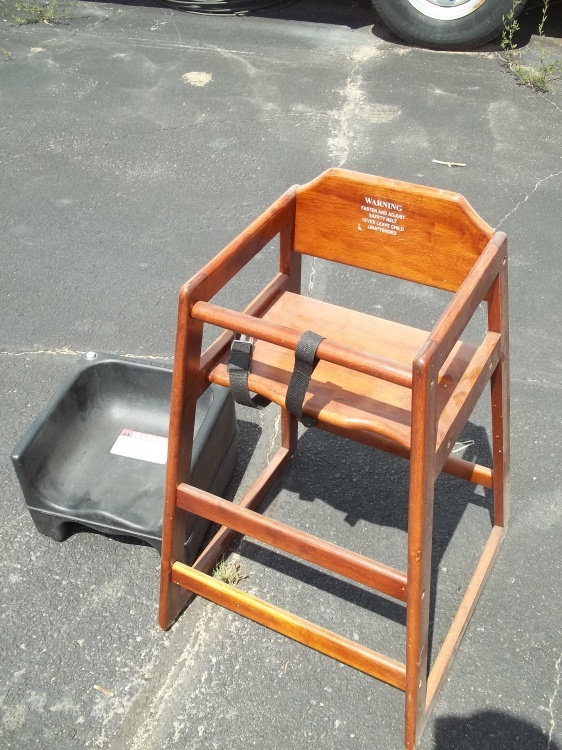 lot 322 image: Booster Seat and High Chair