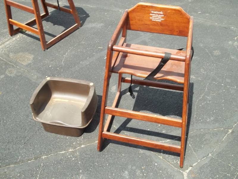 lot 323 image: Booster Seat and High Chair