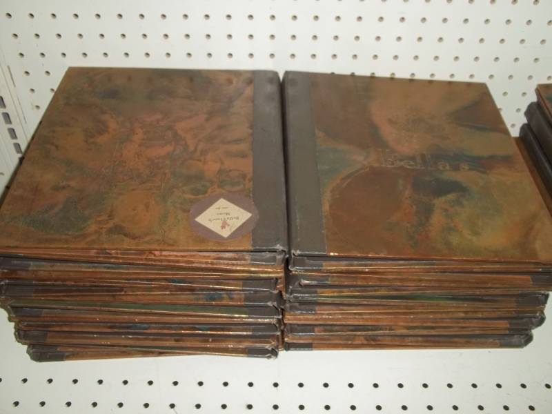 lot 324 image: 19 Menu Books