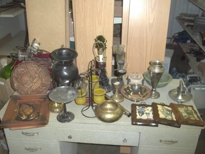 lot 352 image: Candle Holders and Dcor