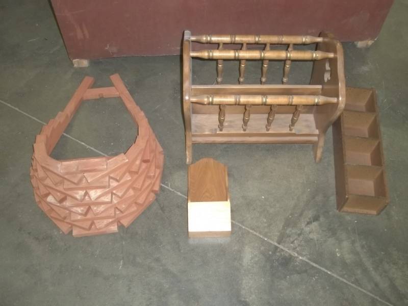 lot 357 image: Wood Magazine Rack and Wood Dcor