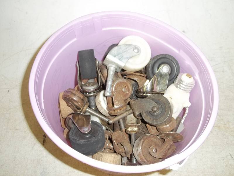 lot 369 image: Assorted Vintage Castors