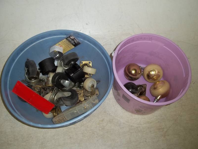 lot 371 image: Assorted Castors
