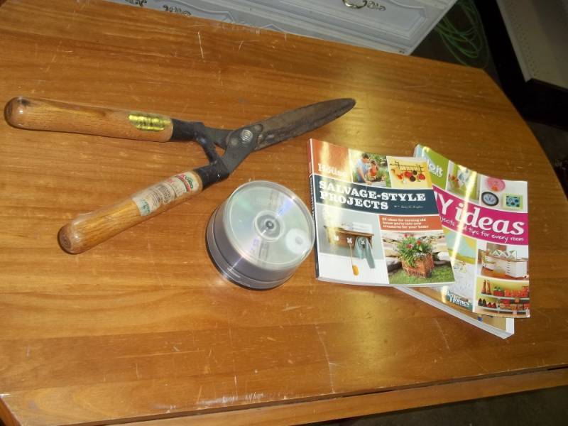 lot 375 image: Hedge Pruners, Books and CDs