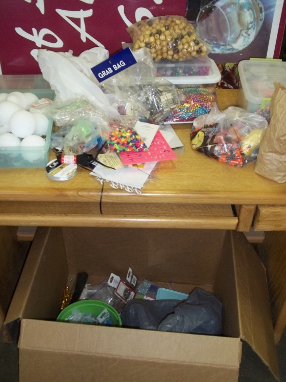 lot 378 image: Large Craft Lot with lots of Beads and Sea Shells