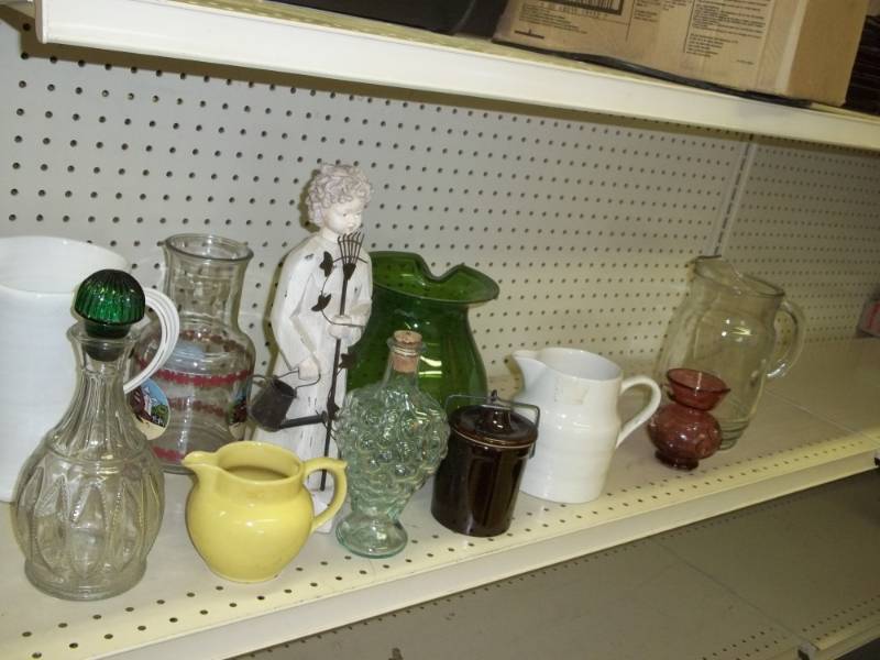 lot 382 image: Assorted Glassware