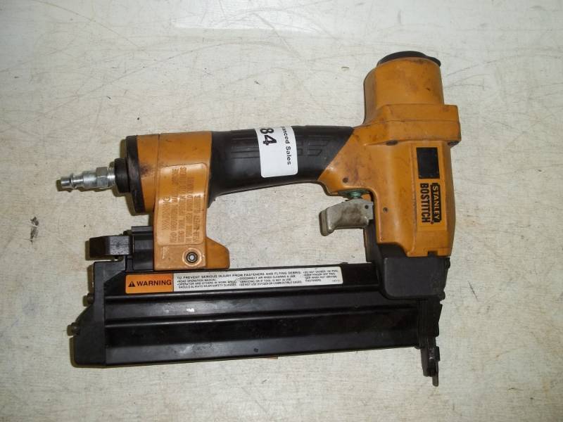 lot 384 image: Air Powered Brad Nailer