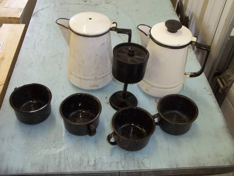 lot 385 image: Vintage Coffee pots and cups