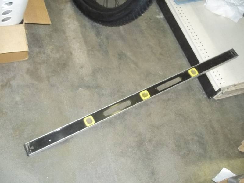 lot 388 image: 4 Aluminum Level