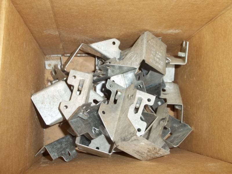 lot 390 image: 2x4 Joist Hangers