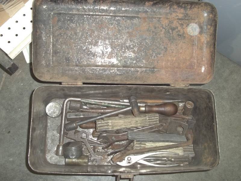 lot 400 image: Vintage Tool Box with Tools