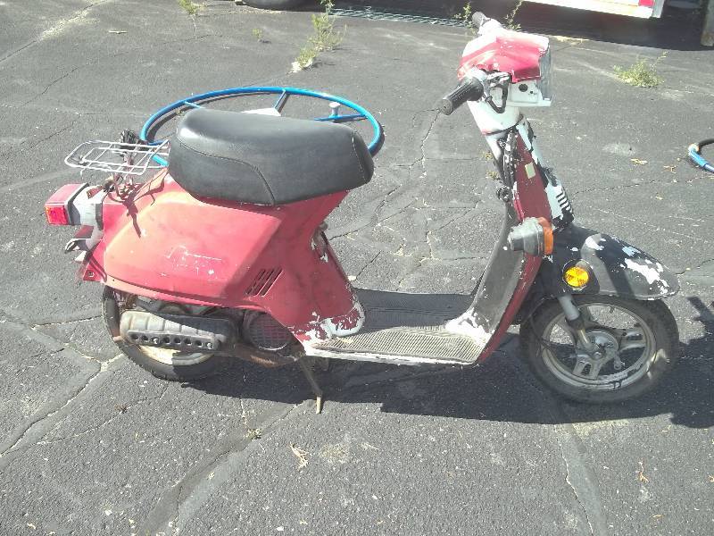 lot 401 image: 1984 Honda Spree