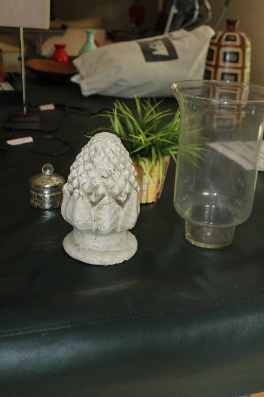 lot 71 image: Lot of (4) Table Art