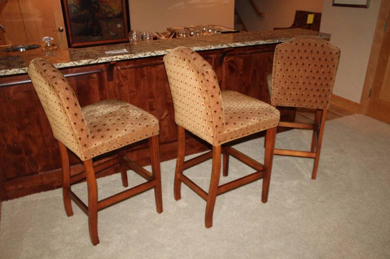 lot 8 image: Lot of (3) Bar Chairs