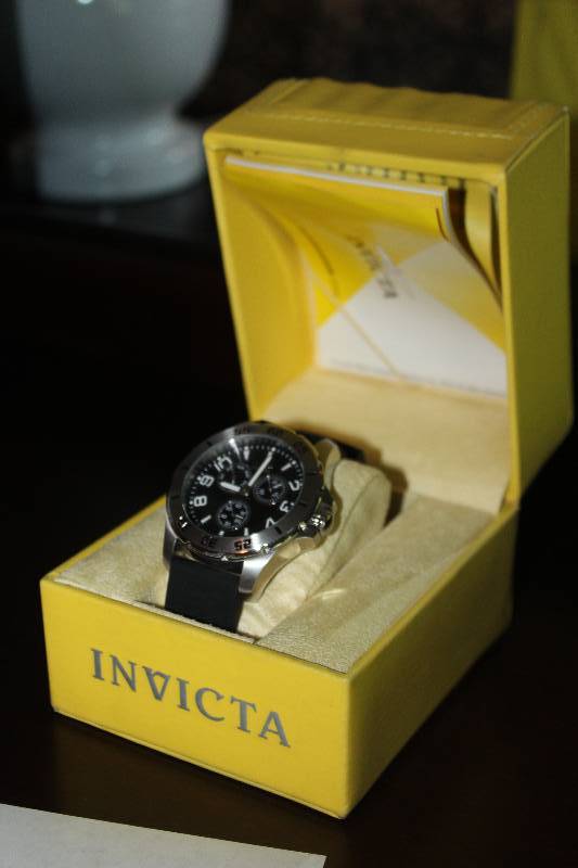 lot 18 image: Invicta Watch w Case