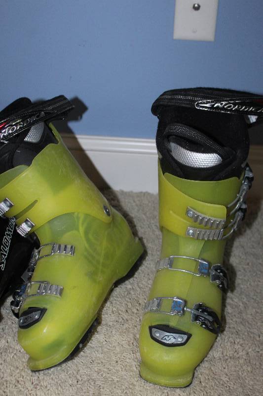 lot 128 image: Nordika Ski Boots 298mm