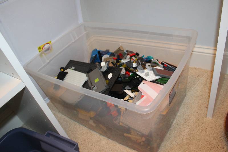 lot 95 image: Bin of Legos Building Blocks