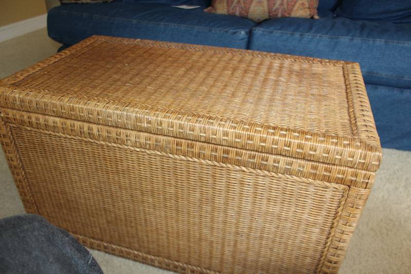 lot 23 image: Hinged-top Wicker Storage Table