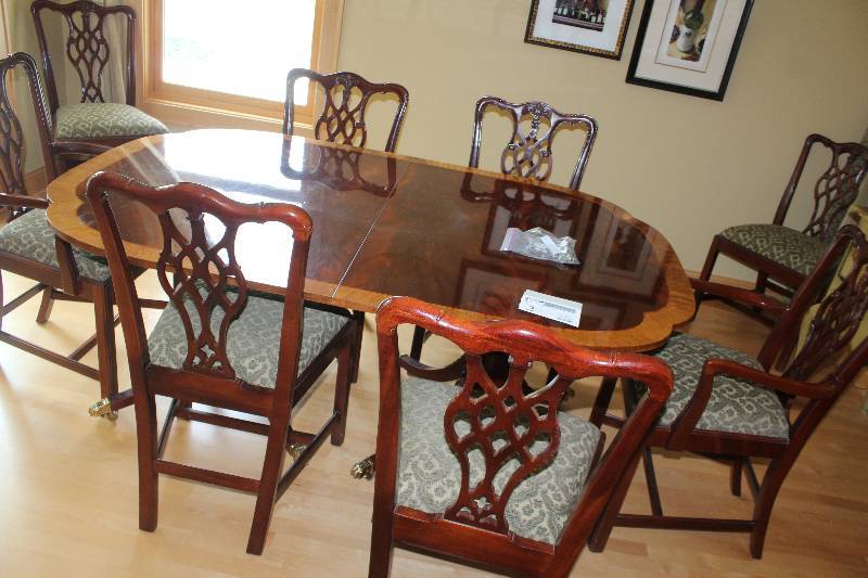 lot 2 image: Formal Dining Table, 8-Chairs, 3-Leafs, 3-Pads
