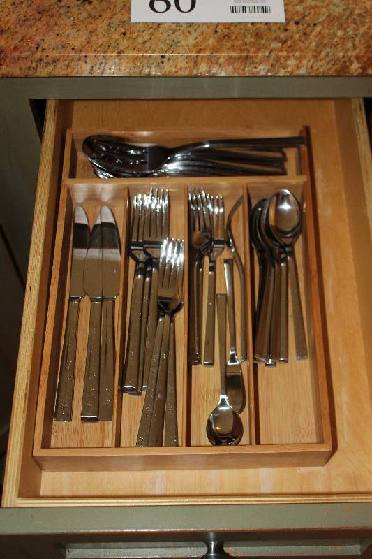 lot 60 image: Silverware Set