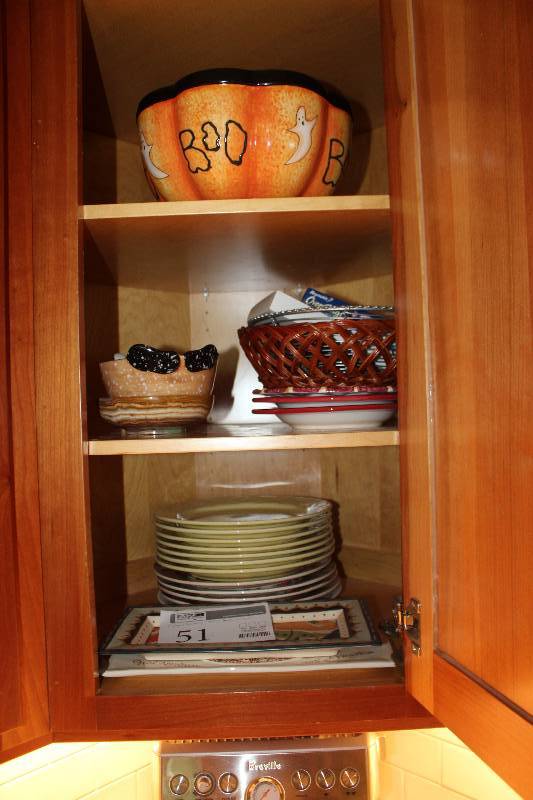 lot 51 image: Plates, Bowls, Serving Dishes, Ceramic Halloween Candy Bowl
