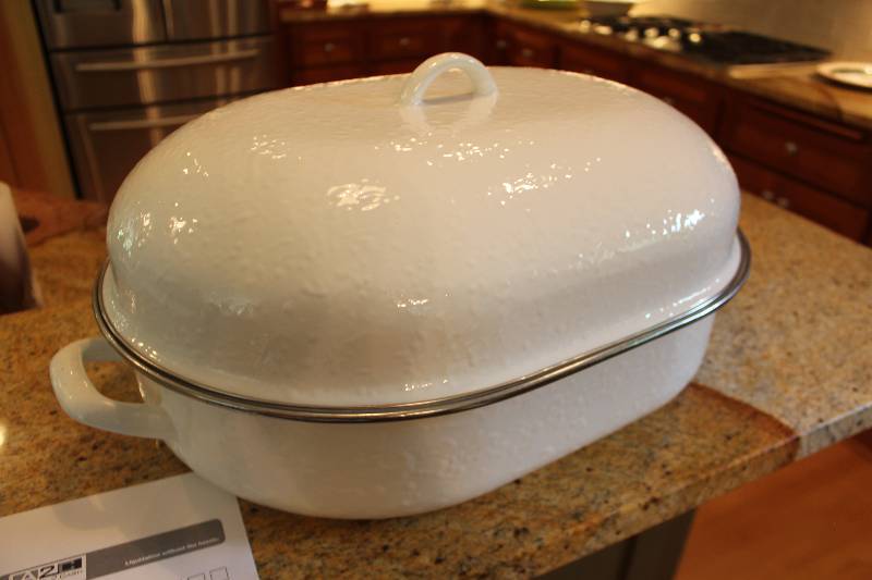 lot 130 image: Cast Iron Crock Pot w Lid