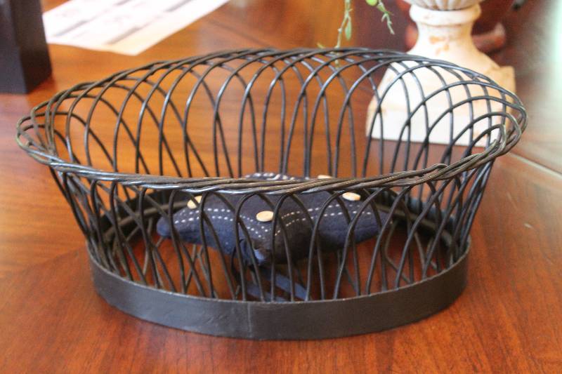 lot 49 image: Decorative Wicker Basket