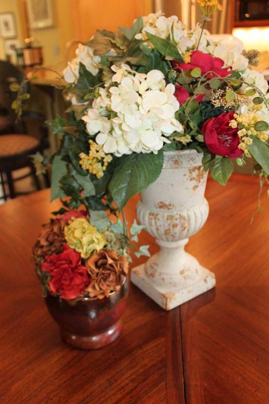 lot 47 image: Lot of (2) Decorative Flower Vases